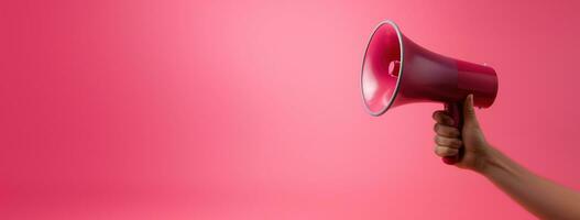 generatief ai, megafoon in hand- Aan een leeg roze achtergrond, panoramisch beeld met kopiëren ruimte foto