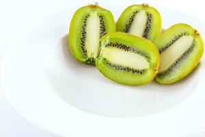 kiwi fruit Aan wit schijf foto