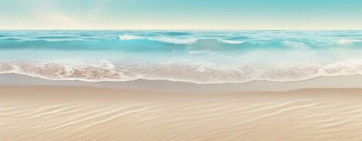 strand zand met blauw water foto