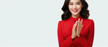 Aziatisch vrouw in rood kleding vieren onafhankelijkheid dag poseren met een hand- gebaar geïsoleerd Aan wit achtergrond foto