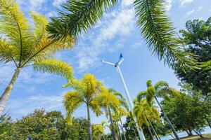 milieuvriendelijk vriendelijk wind turbines in de park foto