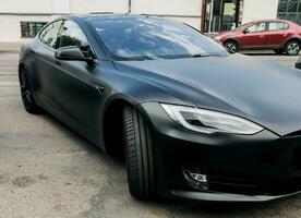 Minsk, Wit-Rusland, juli 2023 - Tesla model- s foto
