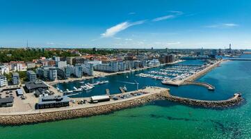 visie van de helsinborg stad centrum en de haven van Helsingborg in Zweden. foto