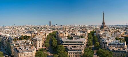 zonnig Parijs stadsgezicht van eiffel toren foto
