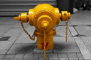 kleur geïsoleerd geel brand hydrant in hong Kong foto