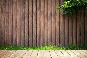 houten tafel met milieu Aan hout grunge muur textuur. foto