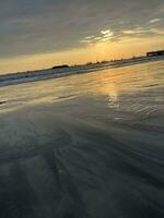 zonsondergang op het strand foto