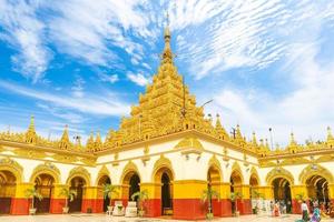 het mahamuni-pagodecomplex in mandalay, myanmar