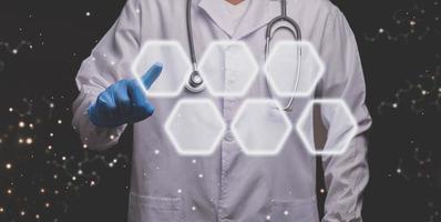 dokter touchscreen holografische weergave 3d illustratie
