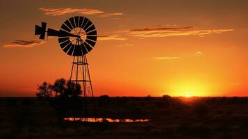 windmolen silhouet in de karoo Bij zonsondergang foto