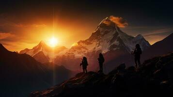wandelen in de Himalaya van Nepal. silhouet concept foto