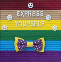 regenboog gestreept achtergrond met woorden worden jezelf foto