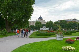 Wenen, Oostenrijk - juni 17 2018 - de mensen tuin in de stad centrum foto