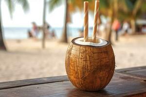 vrij foto kokosnoot cocktail met drinken rietje Aan een palm boom in de strand fotografie ai genereren
