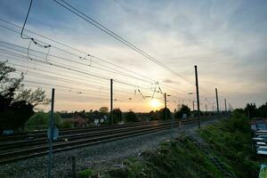 mooi visie van weg van luton stad van Engeland. beeld was gevangen genomen Aan mei 2e, 2023 met drone's camera gedurende zonsondergang foto