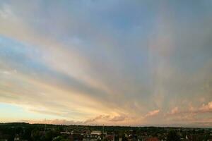 dramatisch wolken over- luton stad van Engeland Super goed Brittannië. foto