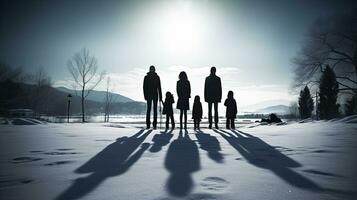 winter brengt een schaduw naar de familie. silhouet concept foto