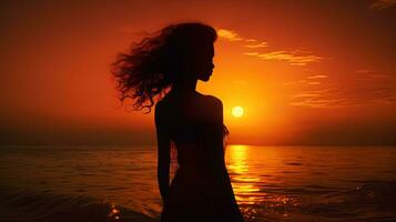 zonsondergang silhouet van een vrouw foto