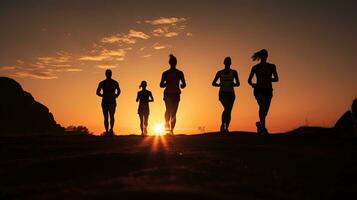 atletisch figuren tegen zonsondergang. silhouet concept foto