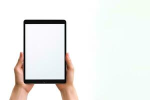hand- Holding tablet met mockup blanco scherm geïsoleerd Aan wit achtergrond met kopiëren ruimte. ai gegenereerd foto