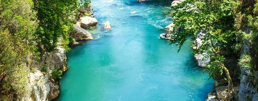 koprucay rivier- kloof in koprulu nationaal park in kalkoen in antalya, manavgat. foto