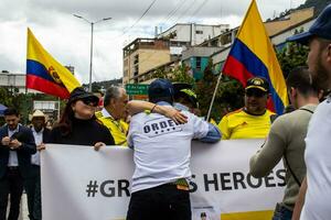 bogotá, Colombia, 16 augustus 2023. algemeen Jorge luis vargas Bij de maart vragen voor gustav petroleum afzetting. vredig protest. la marcha de la burgemeester. foto