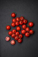 heerlijk vers kers tomaten Aan de takken net zo een ingrediënt voor Koken een vegetarisch schotel foto