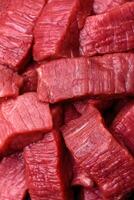 sappig vers rauw rundvlees vlees met zout, specerijen en kruiden foto