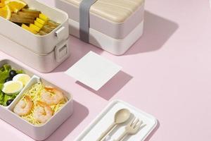 bovenaanzicht samenstelling eten japanse bento box foto