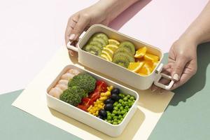 bovenaanzicht samenstelling eten japanse bento box foto