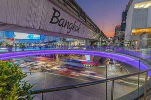 avond schot van Bangkok's Siam plein genomen met lang blootstelling foto