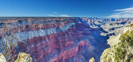 panorama afbeelding over- groots Ravijn met blauw lucht in Arizona foto