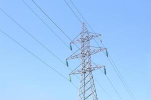 hoogspannings-elektrische transmissie toren energie pyloon foto