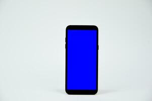 blauw scherm smartphone Aan wit achtergrond foto