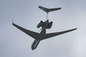 Koninklijk lucht dwingen raf bombardier globaal uitdrukken Raytheon schildwacht r1 zj692 ik ster in de lucht grond toezicht vlak aankomst en landen voor riat Koninklijk Internationale lucht tatoeëren 2018 luchtshow foto