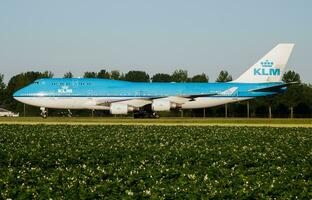 klm Koninklijk Nederlands luchtvaartmaatschappijen boeing 747-400 ph-bfu passagier vlak taxiën Bij Amsterdam schiphol luchthaven foto