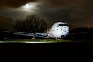 malev Hongaars luchtvaartmaatschappijen passagier vlak Bij luchthaven. schema vlucht reizen. luchtvaart en vliegtuigen. lucht vervoer. globaal Internationale vervoer. vlieg en vliegen. foto