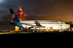 lucht Kazachstan passagier vlak Bij luchthaven. schema vlucht reizen. luchtvaart en vliegtuigen. lucht vervoer. globaal Internationale vervoer. vlieg en vliegen. foto