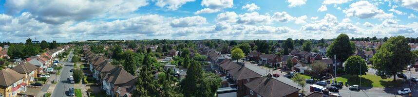 hoog hoek visie van western luton stad en woon- wijk. antenne visie van gevangen genomen met drone's camera Aan 30e juli, 2023. Engeland, uk foto