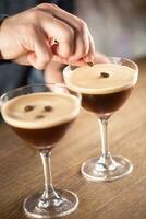 espresso martini wodka kort drinken net zo een koffie cocktail inclusief koffie likeur en vanille siroop foto