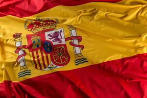 Spanje vlag van zijde. Spaans nationaal kleuren met embleem foto