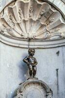 manneken pis weinig Mens plas of le petit Julien, een heel beroemd bronzen beeldhouwwerk mijlpaal in Brussel foto
