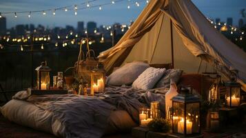 generatief ai, romantisch camping met lantaarn lichten, kussens, deken. stad visie in de avond foto