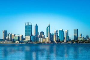 skyline van perth 's nachts in het westen van australië foto