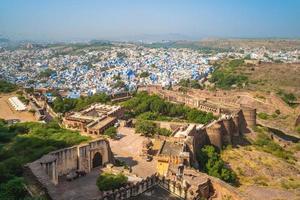 uitzicht over jodhpur vanaf mehrangarh fort in rajasthan, india foto