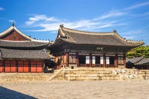 myeongjeongjeon, de grote zaal van het changgyeonggung-paleis in seoul, zuid-korea foto