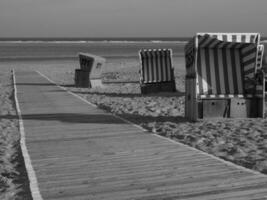 zomer tijd Bij de Duitse noorden zee foto