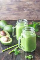 avocado en spinazie smoothies foto