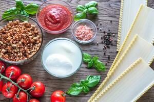 ingrediënten voor lasagne foto