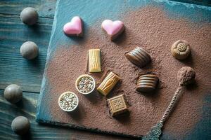 chocola snoepjes met cacao foto